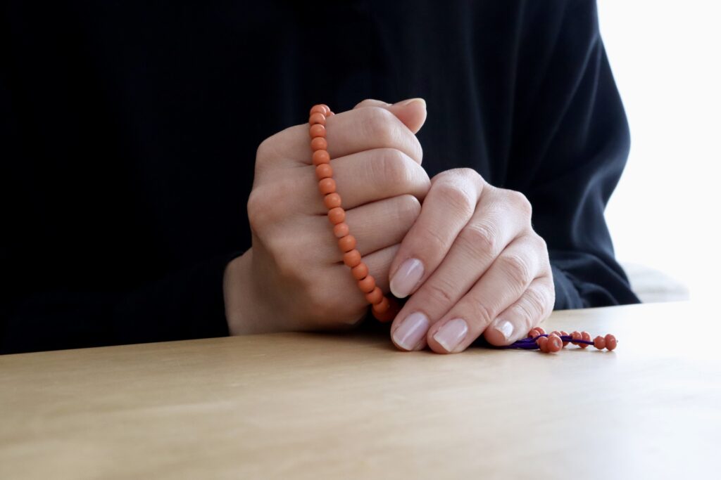 四十九日までの過ごし方：日々の供養で大切なこと 😌