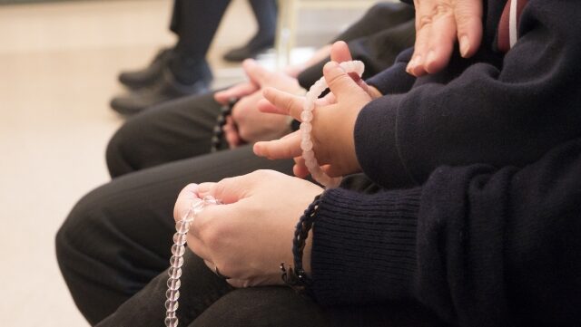 喪主は誰が務める？選定の基本的なルールとケース別の判断基準🧑‍⚖️